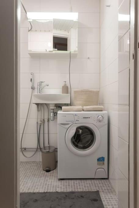 ヘルシンキKodikas Huoneisto Helsingin Keskustassaアパートメント エクステリア 写真